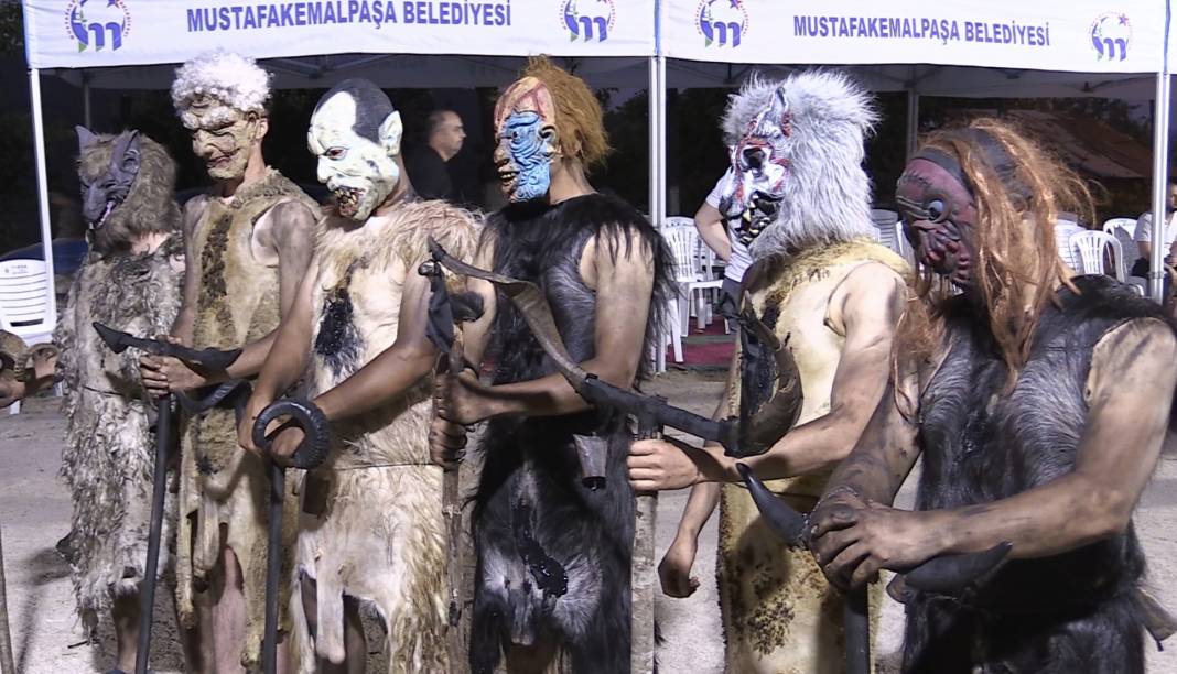 Bursa'da 200 yıllık bayram geleneği; 'Deliler' birliği anıldı 3